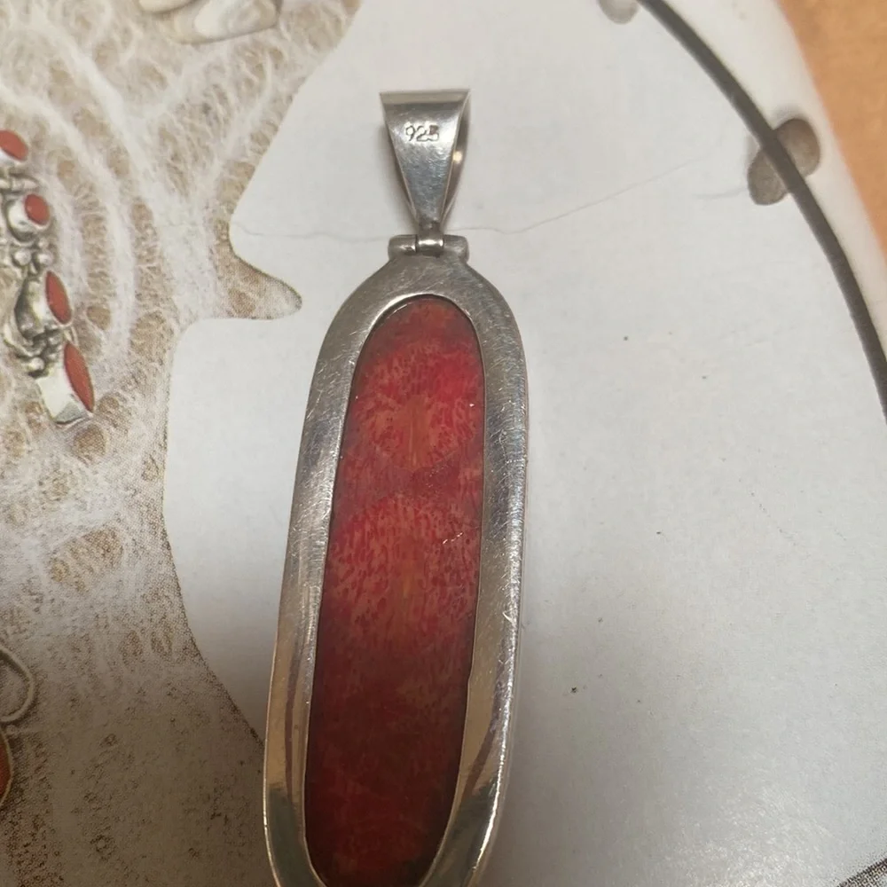 Elegant Red coral & sterling silver pendant 2-1/4 - Picture 3 of 4
